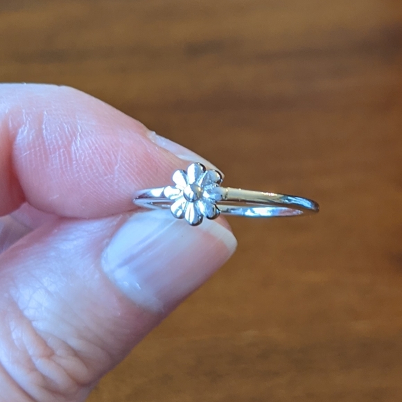 Sterling silver flower ring - Picture 4 of 12